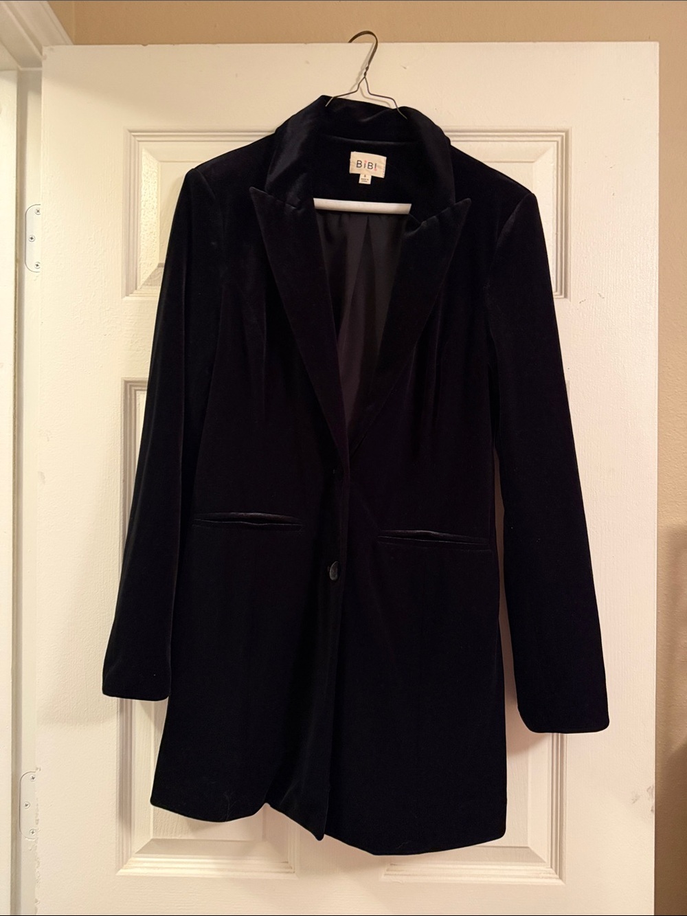 BiBi Black Velvet Single-Button Blazer
